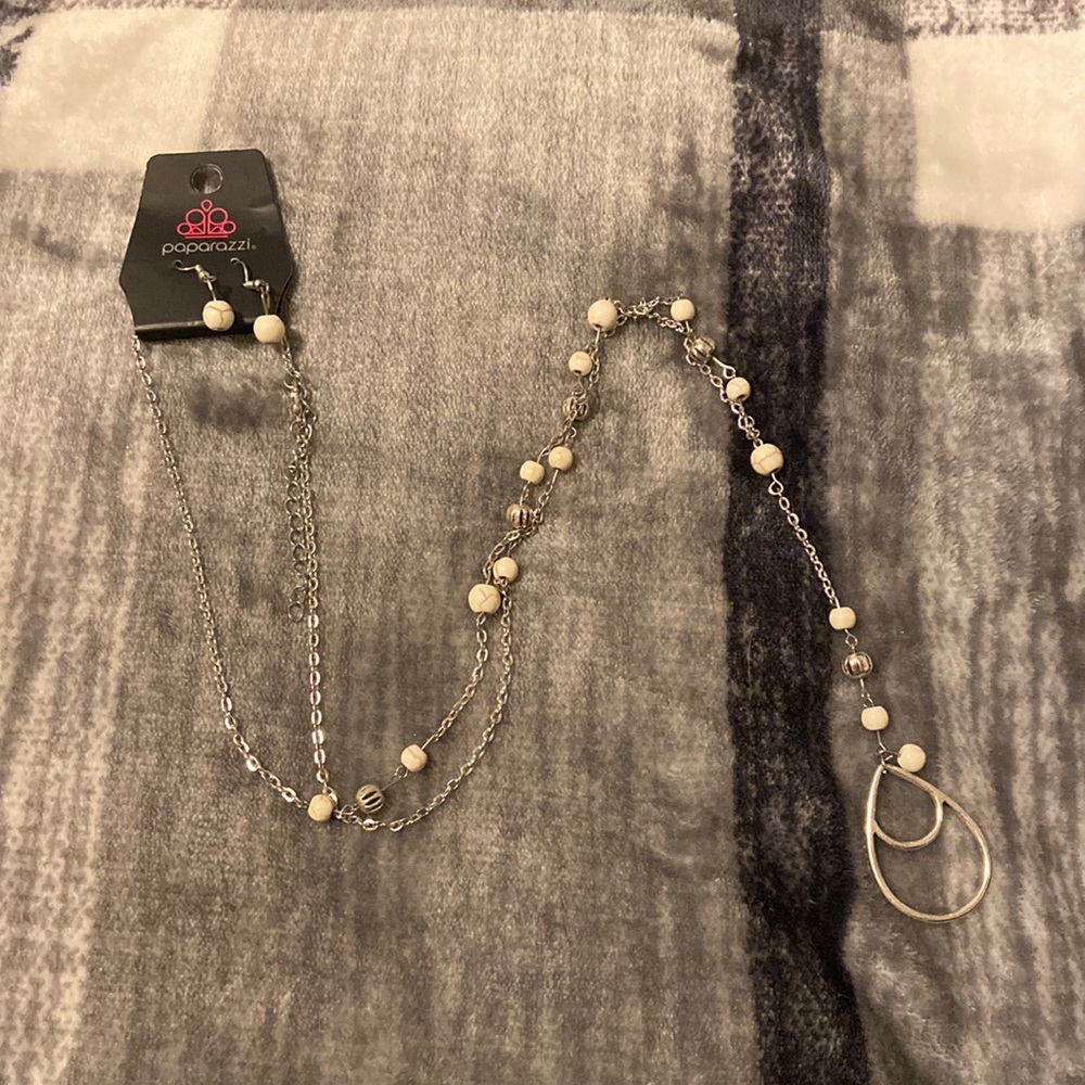 Earring and necklace set!